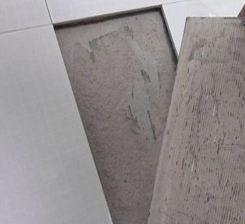 千阳瓷砖空鼓维修公司分享瓷砖铺贴时如果打浆（即涂抹在瓷砖背面和基层上的砂浆或瓷砖胶）过少，会带来以下问题