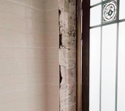 千阳瓷砖空鼓免砸砖维修公司分享吸水砖泡水时间不够或过长都会对瓷砖铺贴效果产生影响